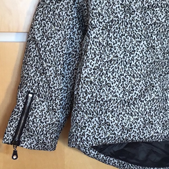 Varley Carmeline Puffer Jacket in Micro Leopard Print - Picture 14 of 16